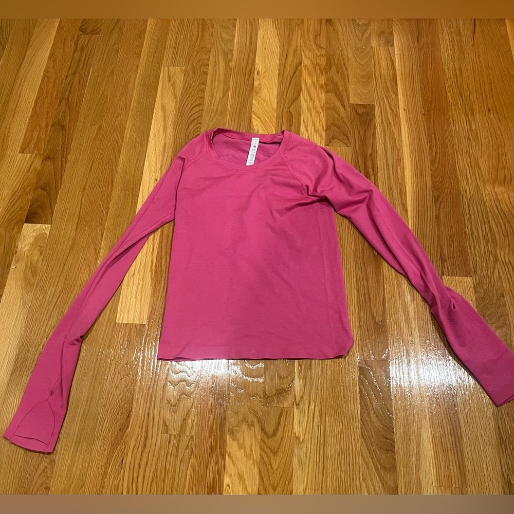 ⚠️RARE⚠️ sonic pink long sleeve swiftly tech